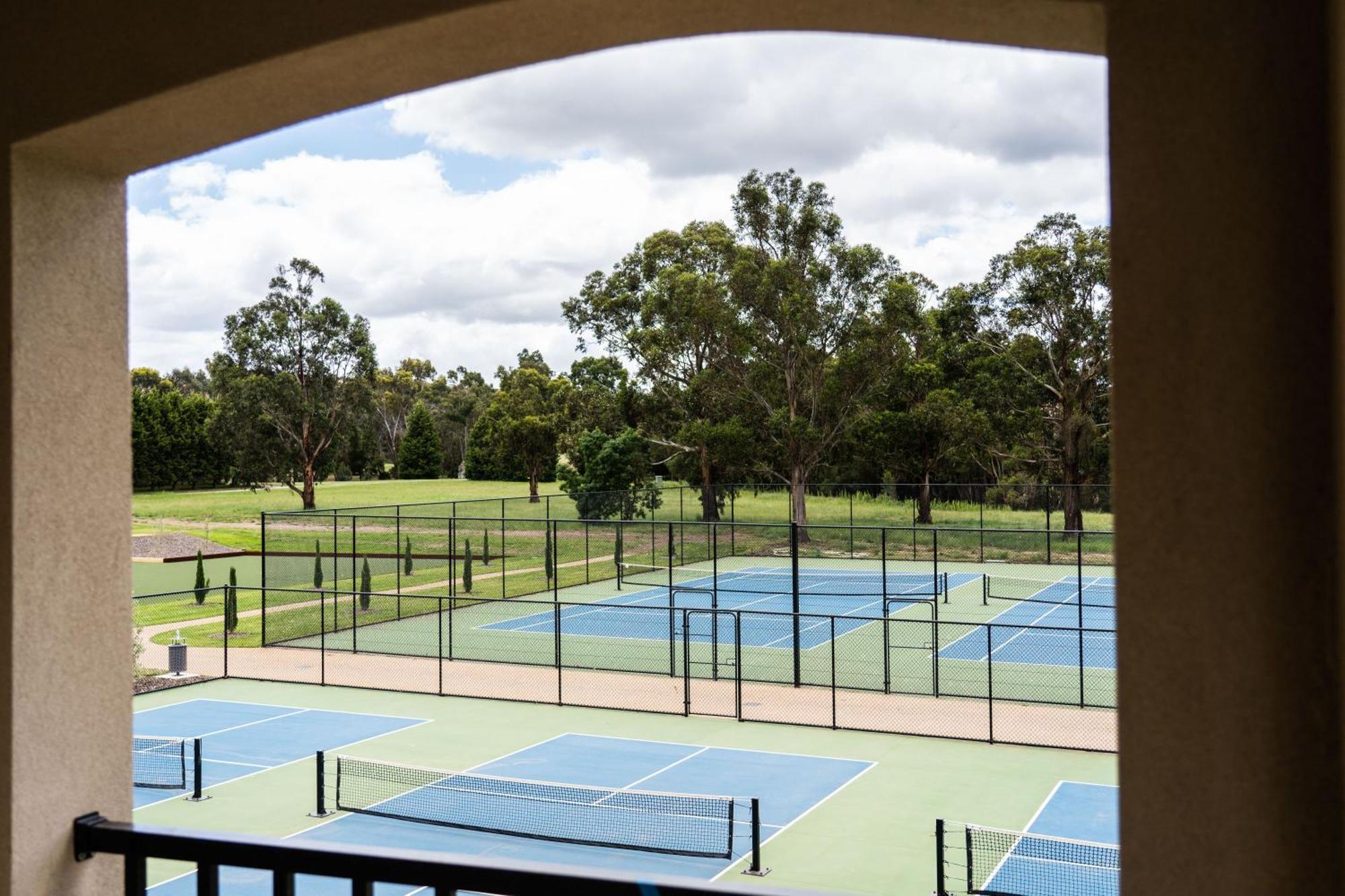 Hidden Valley Resort Wallan ภายนอก รูปภาพ